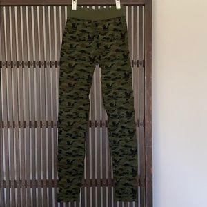 Live Electric camouflage leggings